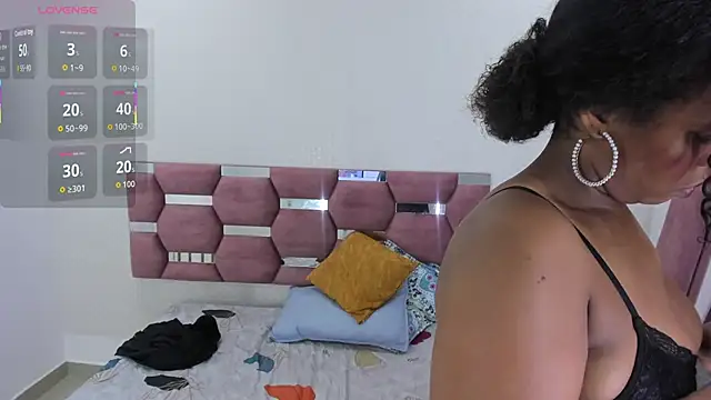 MiiaSmith   online show from 11-22-25, 09:02