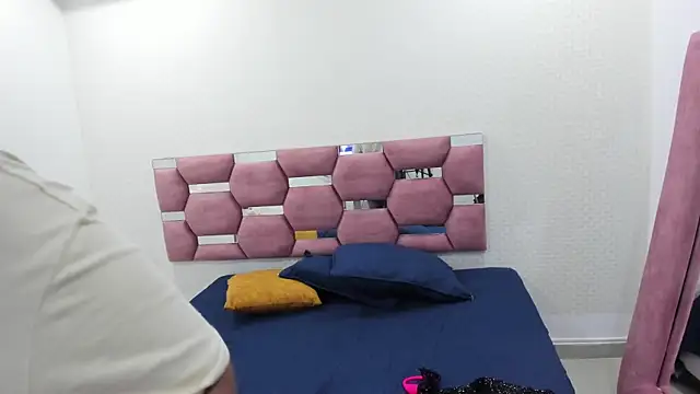 MiiaSmith   online show from 11-18-25, 09:18