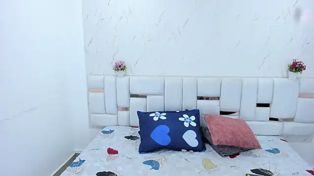 MiiaSmith   online show from 12-19-25, 09:39