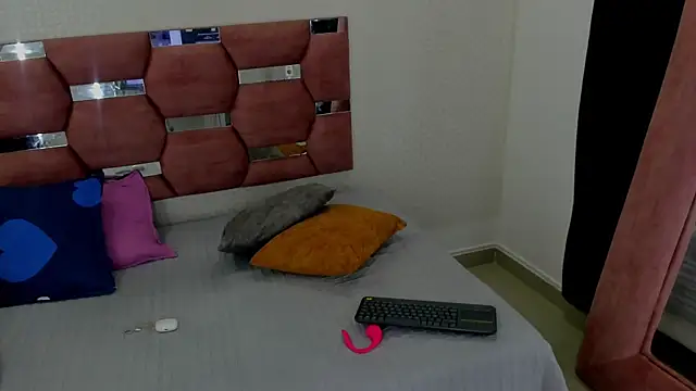 MiiaSmith   online show from 12-03-25, 08:52