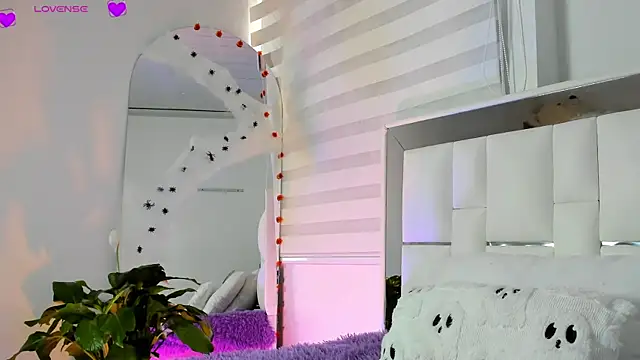 Snapshot of sara_goddess01 chatting on 10-29-25, 07:02 sara goddess01 online show from 10-29-25, 07:02