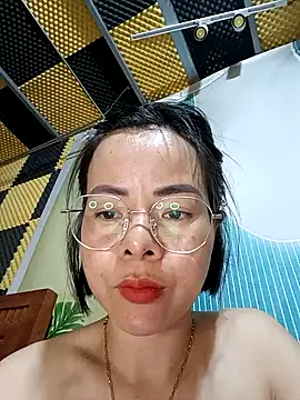 Snapshot of Tyno_o chatting on 09-18-25, 03:53 Tyno o online show from 09-18-25, 03:53