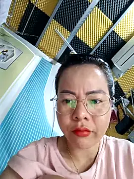 Snapshot of Tyno_o chatting on 10-10-25, 12:11 Tyno o online show from 10-10-25, 12:11