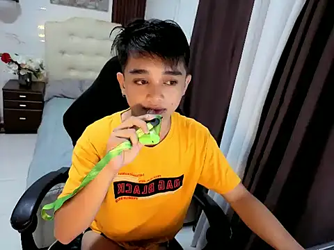 sexysam14 online show from 10-28-25, 06:23