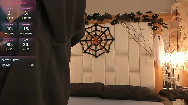 Daphne And Roger online show from 10-22-25, 11:31