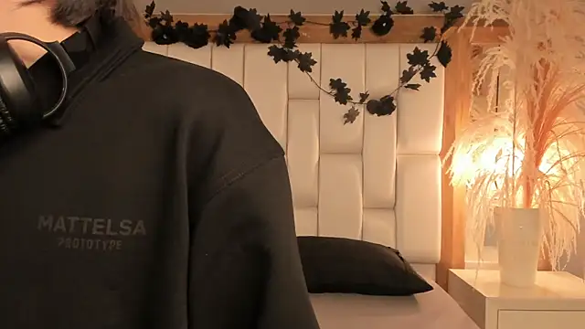 Daphne And Roger online show from 12-18-25, 11:03