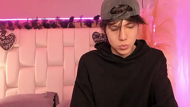 Daphne And Roger online show from 03-05-26, 11:07