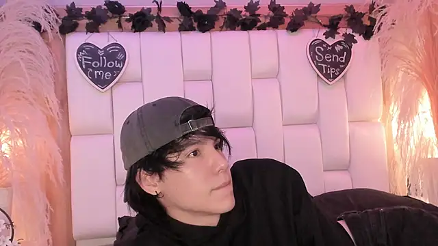 Daphne And Roger online show from 04-15-26, 11:05