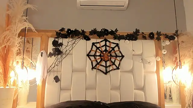 Daphne And Roger online show from 10-30-25, 11:19