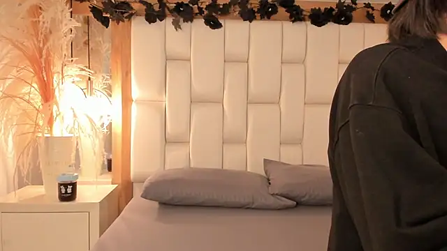 Daphne And Roger online show from 12-05-25, 11:09