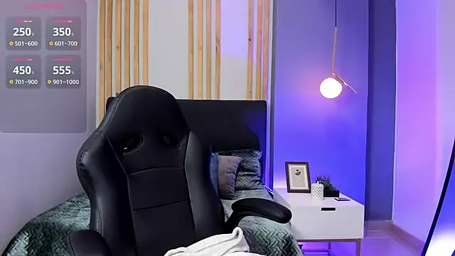 Snapshot of ivy_collins_ chatting on 10-10-25, 09:48 ivy collins online show from 10-10-25, 09:48