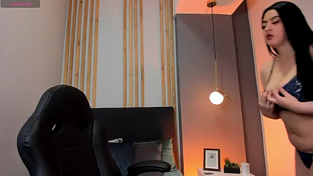 Snapshot of ivy_collins_ chatting on 11-04-25, 10:02 ivy collins online show from 11-04-25, 10:02