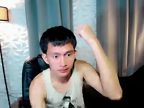 Snapshot of prince_elaijah chatting on 05-23-26, 04:06 prince elaijah online show from 05-23-26, 04:06