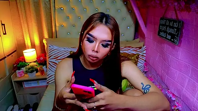 Snapshot of MoniqueCeleste chatting on 04-06-26, 04:46 MoniqueCeleste online show from 04-06-26, 04:46