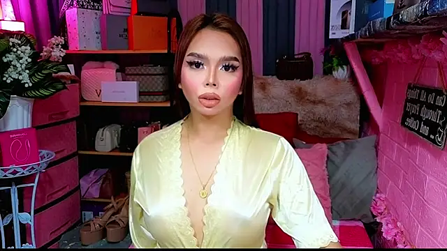 MoniqueCeleste online show from 11-15-25, 02:48