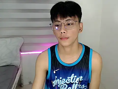 Snapshot of ynotyu chatting on 10-04-25, 03:24 ynotyu online show from 10-04-25, 03:24