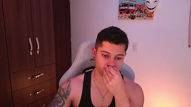 domsantiago  online show from 10-24-25, 01:37