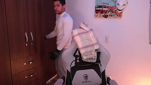 domsantiago  online show from 11-23-25, 02:43