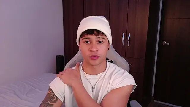 domsantiago  online show from 09-21-25, 04:28