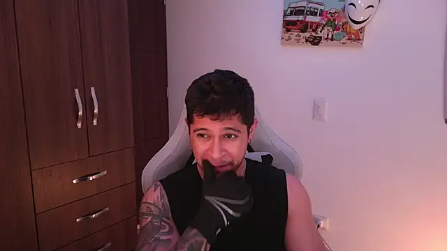 domsantiago  online show from 11-21-25, 01:37