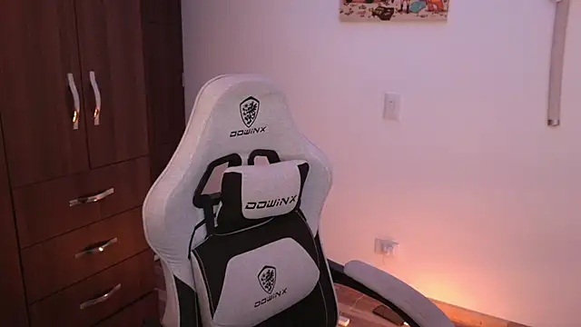 domsantiago  online show from 02-15-26, 03:51