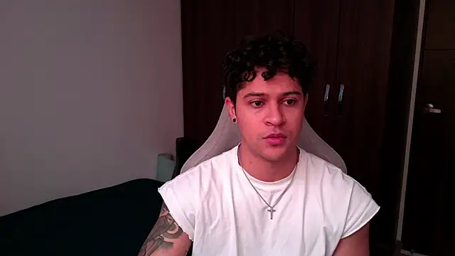 domsantiago  online show from 10-07-25, 02:18