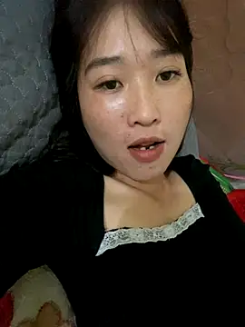 Snapshot of oneyou_400 chatting on 10-19-25, 02:31 oneyou 400 online show from 10-19-25, 02:31