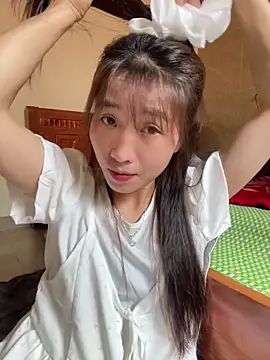 Snapshot of oneyou_400 chatting on 04-22-26, 01:12 oneyou 400 online show from 04-22-26, 01:12