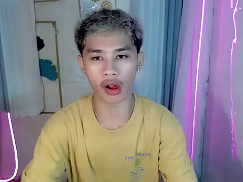 Snapshot of asianhardcock25 chatting on 05-03-26, 04:06 asianhardcock25 online show from 05-03-26, 04:06