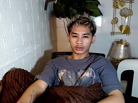 Snapshot of asianhardcock25 chatting on 05-05-26, 05:38 asianhardcock25 online show from 05-05-26, 05:38