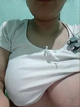 Snapshot of Shiny_Babe chatting on 05-27-26, 09:55 Shiny Babe online show from 05-27-26, 09:55