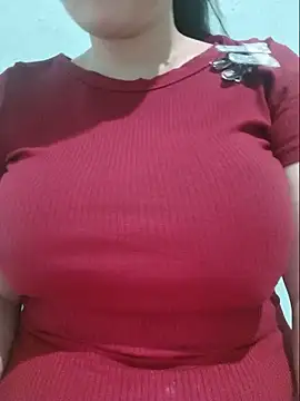 Snapshot of Shiny_Babe chatting on 05-29-26, 03:34 Shiny Babe online show from 05-29-26, 03:34