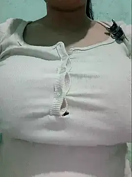 Snapshot of Shiny_Babe chatting on 05-12-26, 02:01 Shiny Babe online show from 05-12-26, 02:01