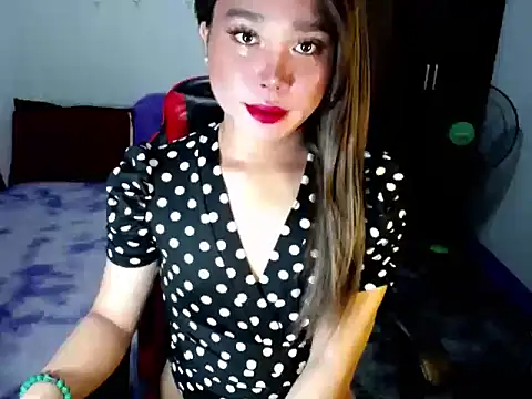 Snapshot of Urassiansweetcummer chatting on 11-26-25, 02:11 Urassiansweetcummer online show from 11-26-25, 02:11