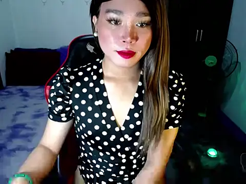 Snapshot of Urassiansweetcummer chatting on 12-15-25, 02:28 Urassiansweetcummer online show from 12-15-25, 02:28