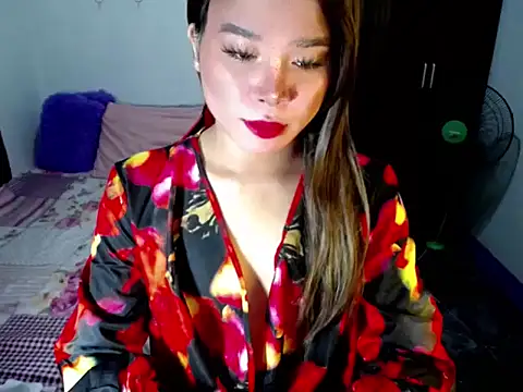 Snapshot of Urassiansweetcummer chatting on 10-29-25, 02:10 Urassiansweetcummer online show from 10-29-25, 02:10