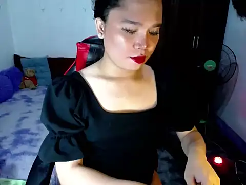 Urassiansweetcummer online show from 05-12-26, 12:11