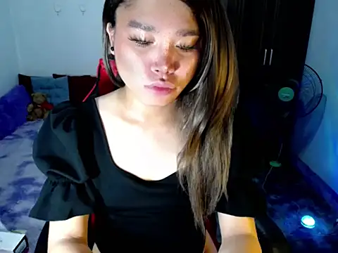 Urassiansweetcummer online show from 04-17-26, 01:41