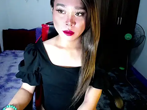 Snapshot of Urassiansweetcummer chatting on 11-13-25, 02:15 Urassiansweetcummer online show from 11-13-25, 02:15