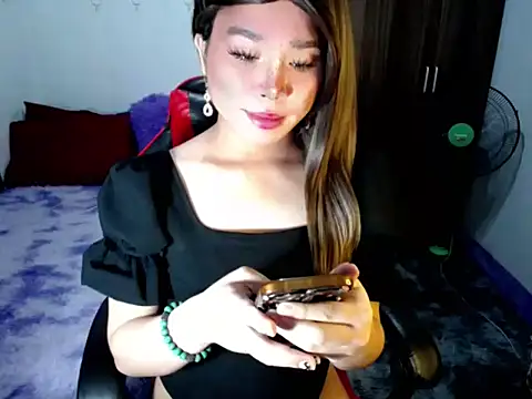 Snapshot of Urassiansweetcummer chatting on 11-26-25, 02:50 Urassiansweetcummer online show from 11-26-25, 02:50