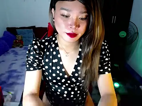 Snapshot of Urassiansweetcummer chatting on 03-04-26, 08:16 Urassiansweetcummer online show from 03-04-26, 08:16