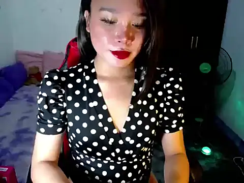 Urassiansweetcummer online show from 06-15-26, 01:39