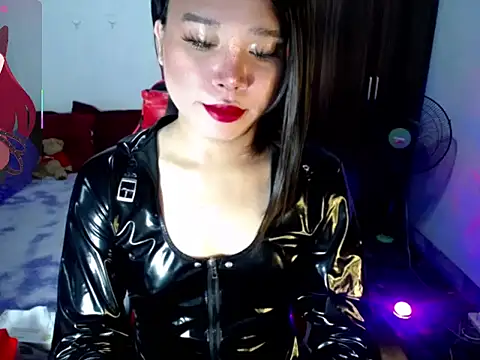 Snapshot of Urassiansweetcummer chatting on 07-22-26, 01:29 Urassiansweetcummer online show from 07-22-26, 01:29