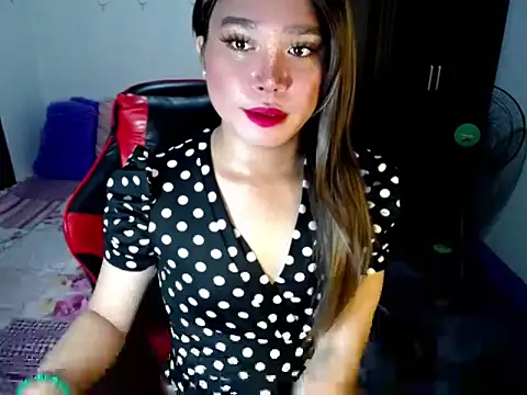 Snapshot of Urassiansweetcummer chatting on 10-24-25, 02:10 Urassiansweetcummer online show from 10-24-25, 02:10