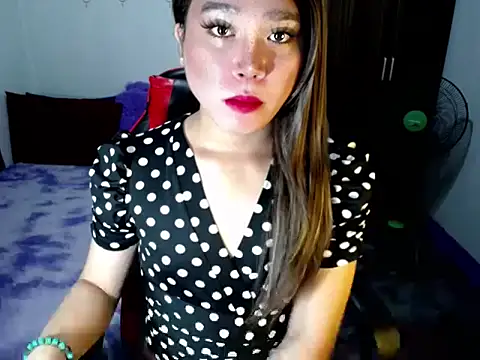 Snapshot of Urassiansweetcummer chatting on 11-02-25, 01:10 Urassiansweetcummer online show from 11-02-25, 01:10