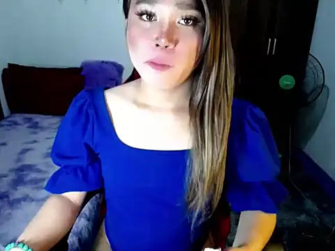 Snapshot of Urassiansweetcummer chatting on 11-11-25, 01:55 Urassiansweetcummer online show from 11-11-25, 01:55