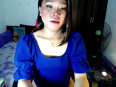 Urassiansweetcummer online show from 04-23-26, 02:18