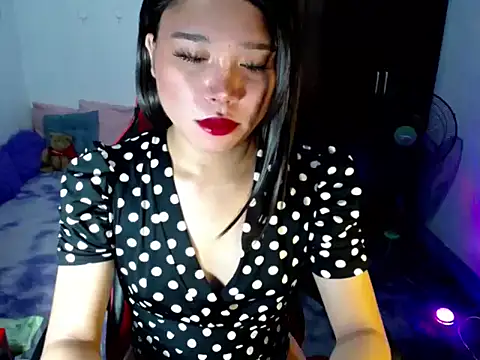 Urassiansweetcummer online show from 05-26-26, 01:58