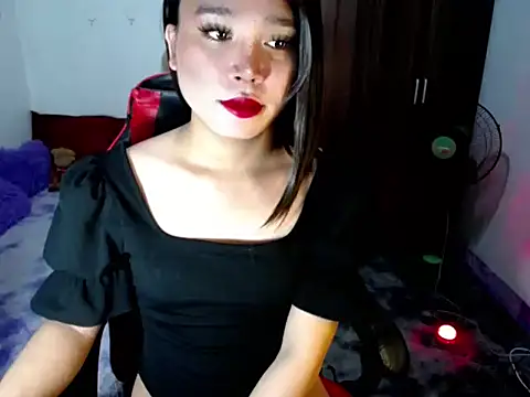 Snapshot of Urassiansweetcummer chatting on 06-22-26, 02:06 Urassiansweetcummer online show from 06-22-26, 02:06