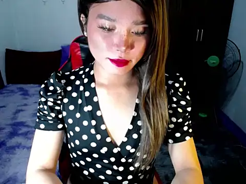 Snapshot of Urassiansweetcummer chatting on 11-20-25, 12:28 Urassiansweetcummer online show from 11-20-25, 12:28